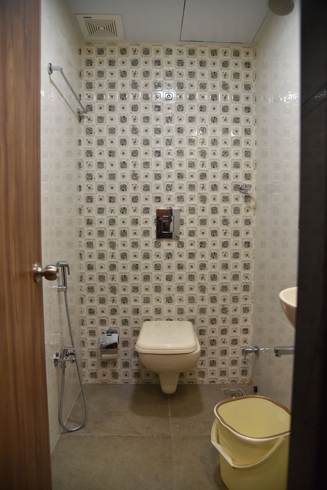 DELUXE, DOUBLE BED, CITY VIEW
