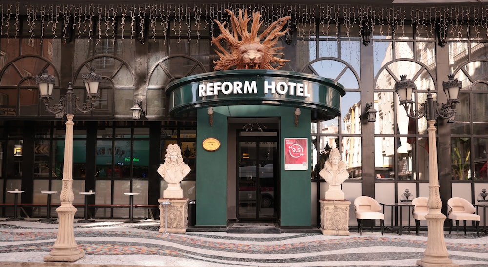 Reform Hotel 4/50
