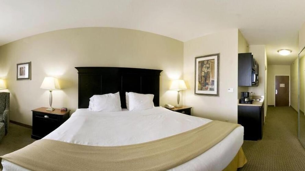Holiday Inn Express Hotel & Suites Vernon College Area (HWY 287) 23/48
