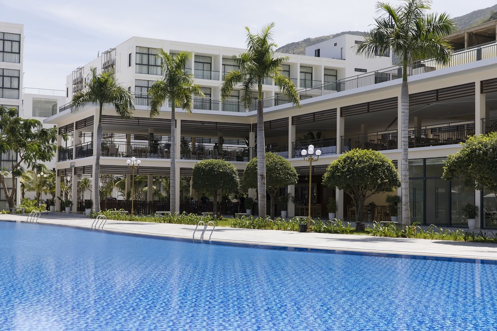 Diamond Bay Condotel Resort Nha Trang 3/77