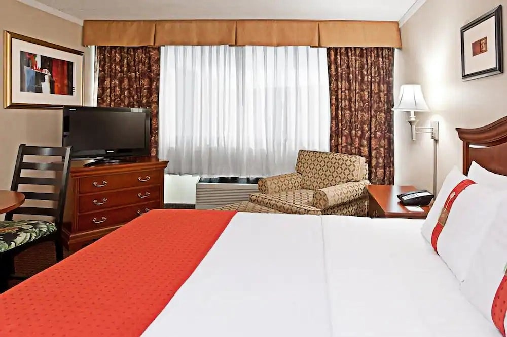 Days Inn by Wyndham Warren 12/26