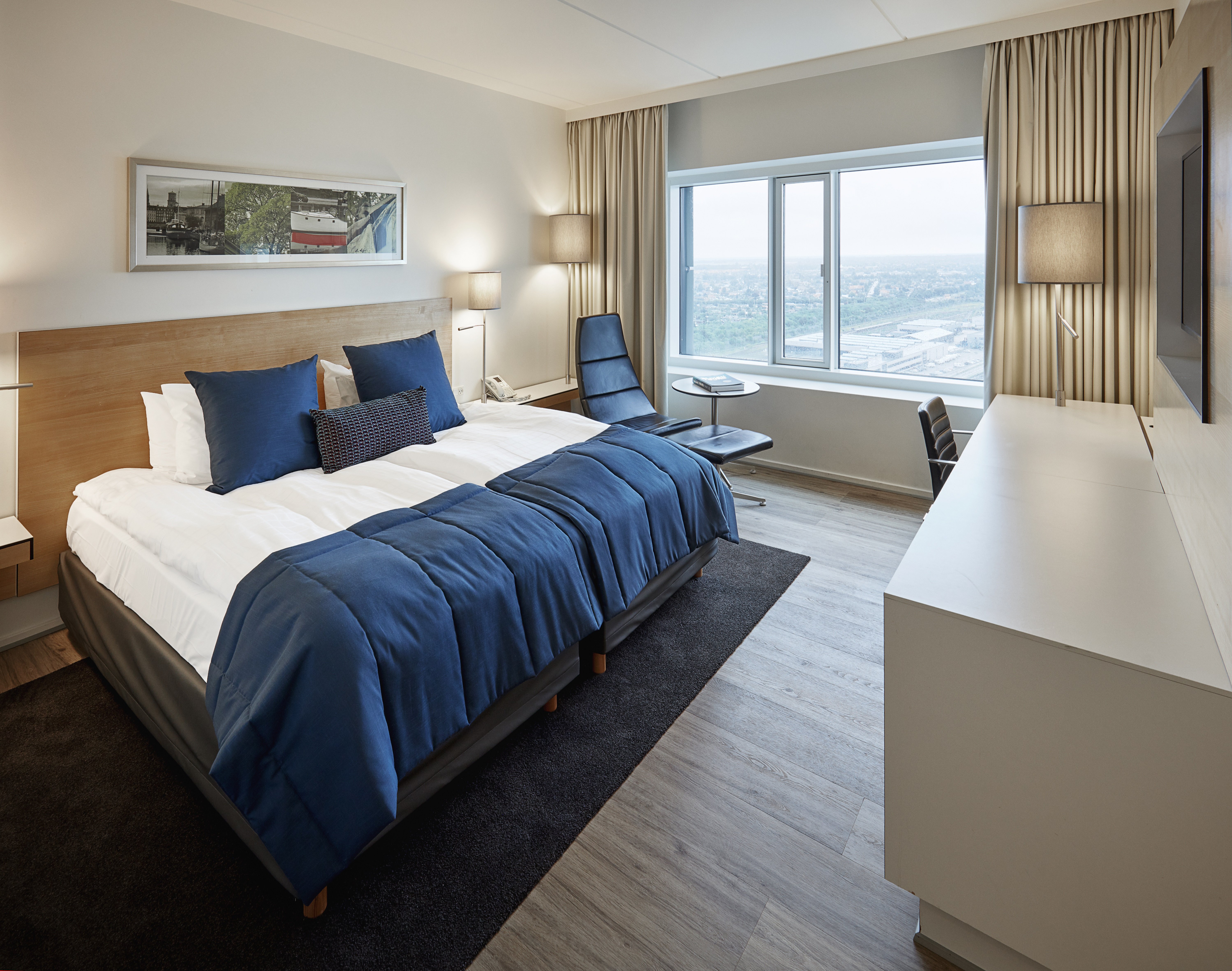 CROWNE PLAZA COPENHAGEN TOWERS 26/79