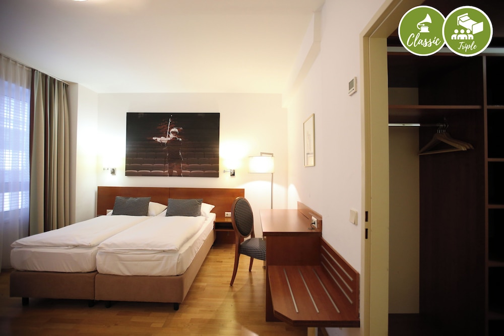 Standard Classic Triple room