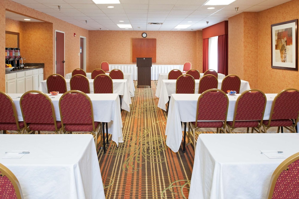Hampton Inn Suites Cleveland Southeast/Streetsboro 54/63