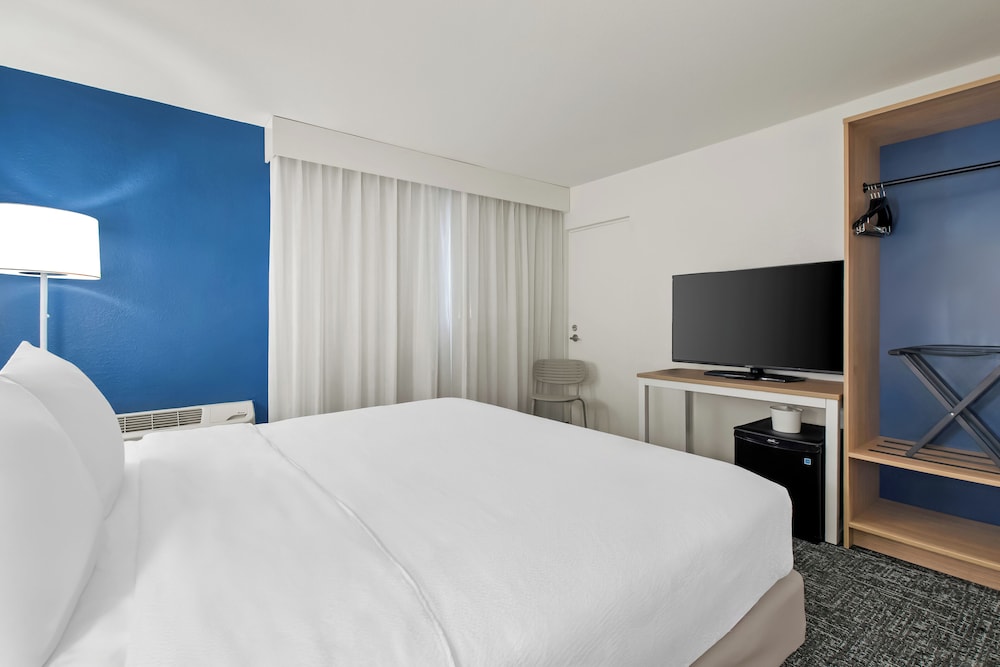 ROOM, QUEEN BED, ACCESSIBLE