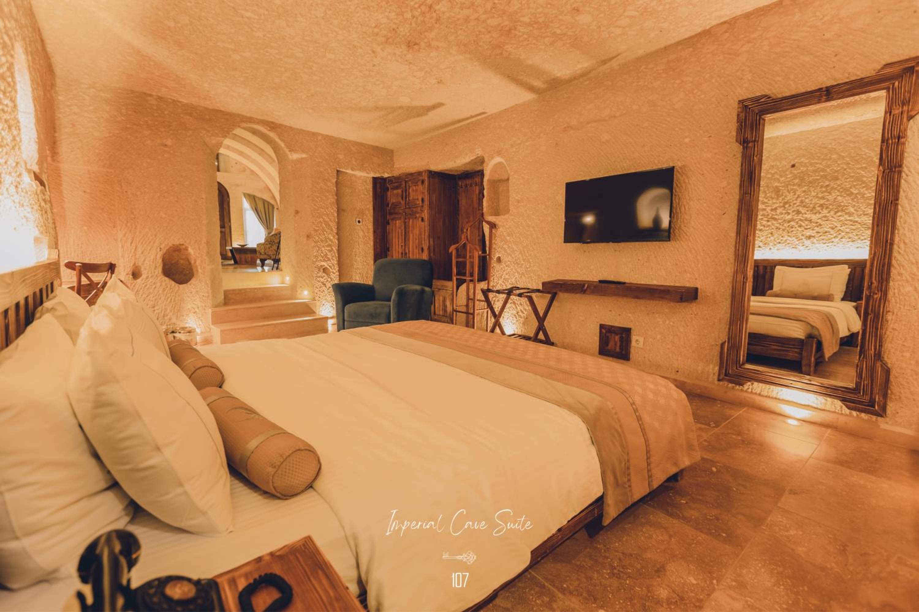 CAVE, IMPERIAL, SUITE, HOT TUB