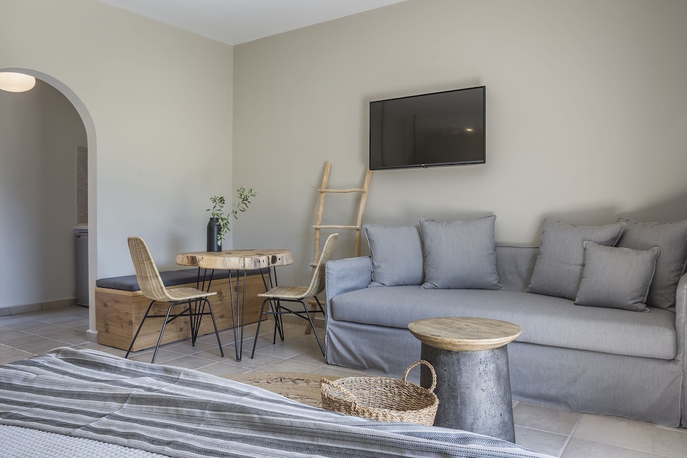 Avithos Resort 56/92