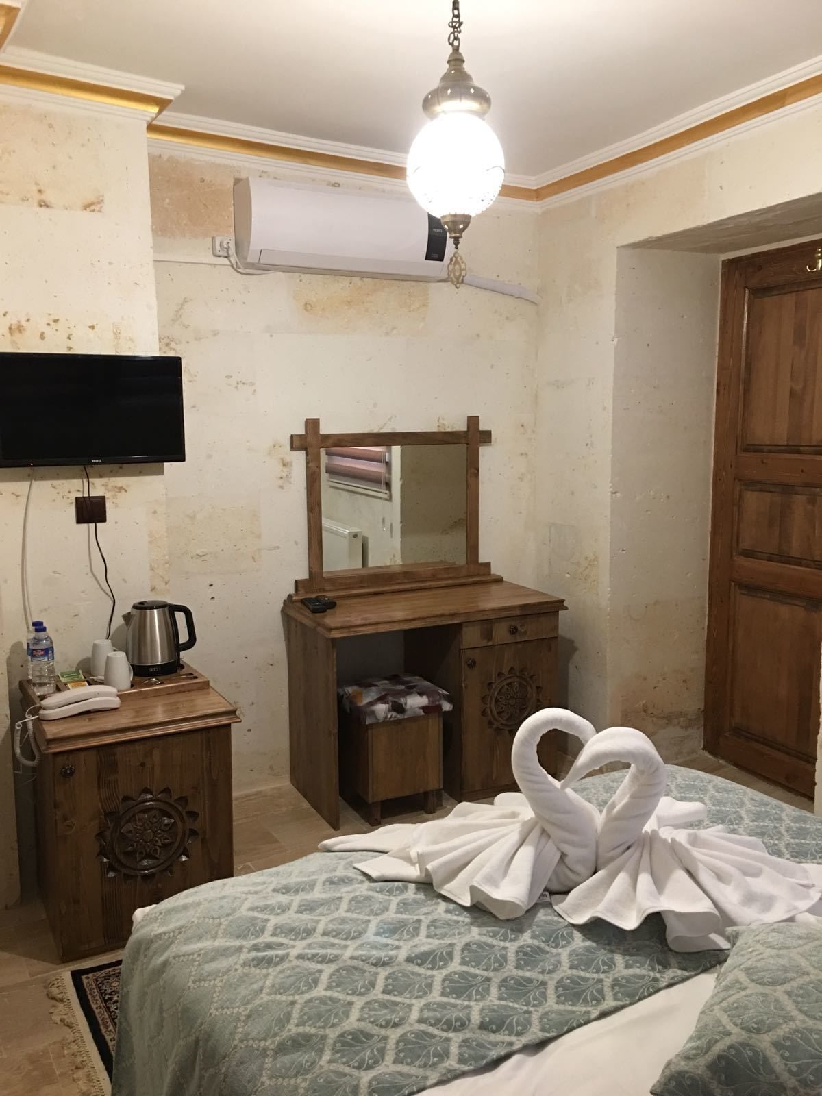 ROOM, SINGLE