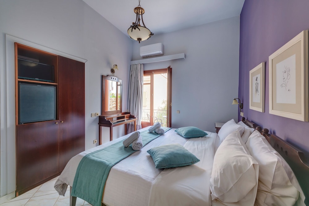 1 BEDROOM, STANDARD, DOUBLE BED, CITY VIEW