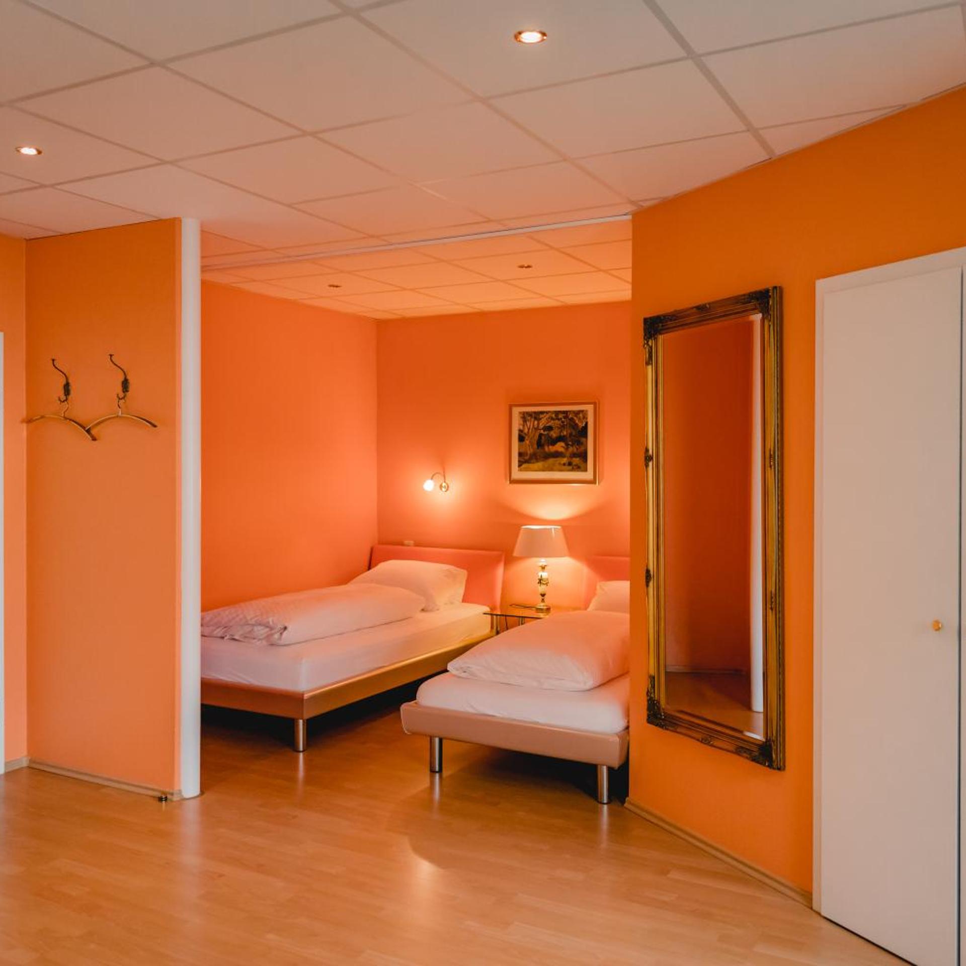 Deluxe, Twin Beds