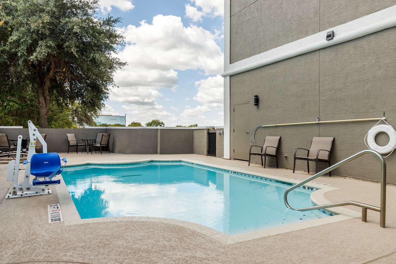 Comfort Suites San Antonio Airport North 16/17