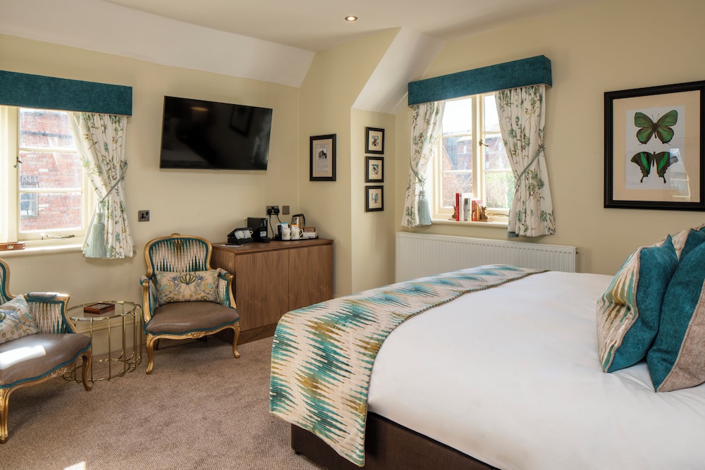 Tudor House Hotel 30/85