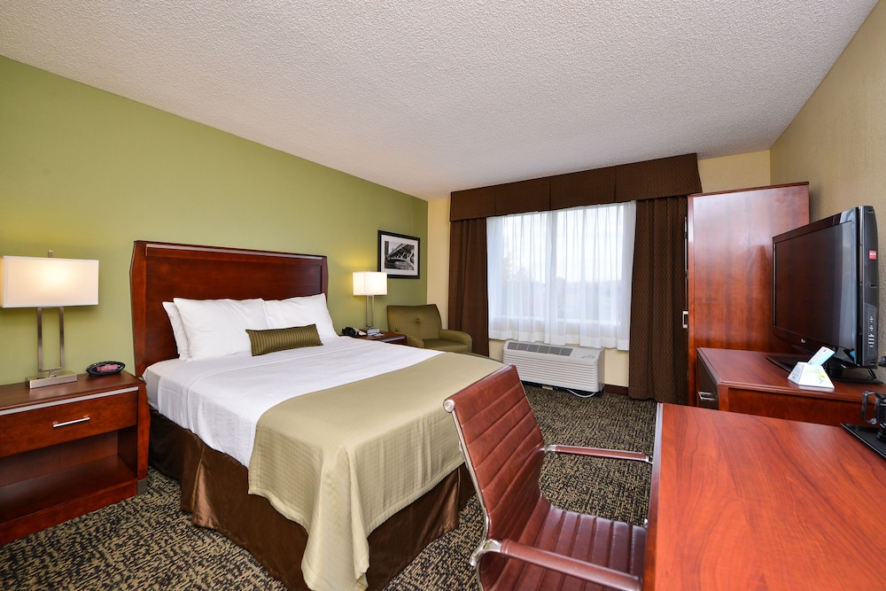 Best Western Glenview -Chicagoland Inn and Suites 17/44