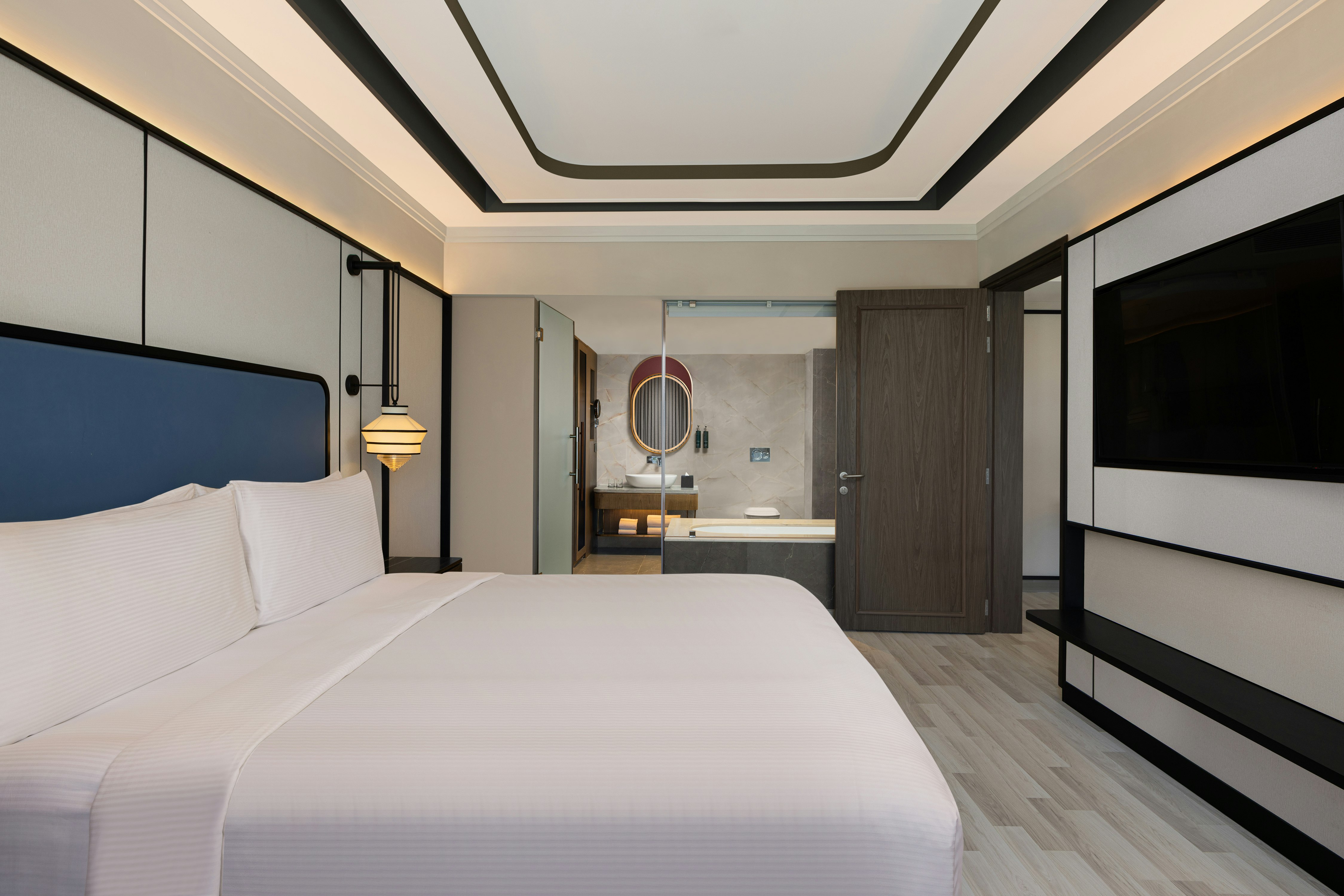 Ambassador, Suite, King Bed