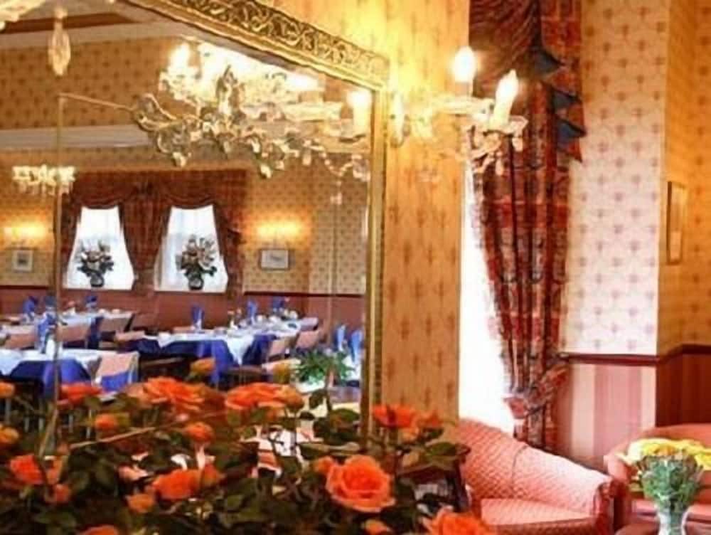 Furzedown Hotel 7/74