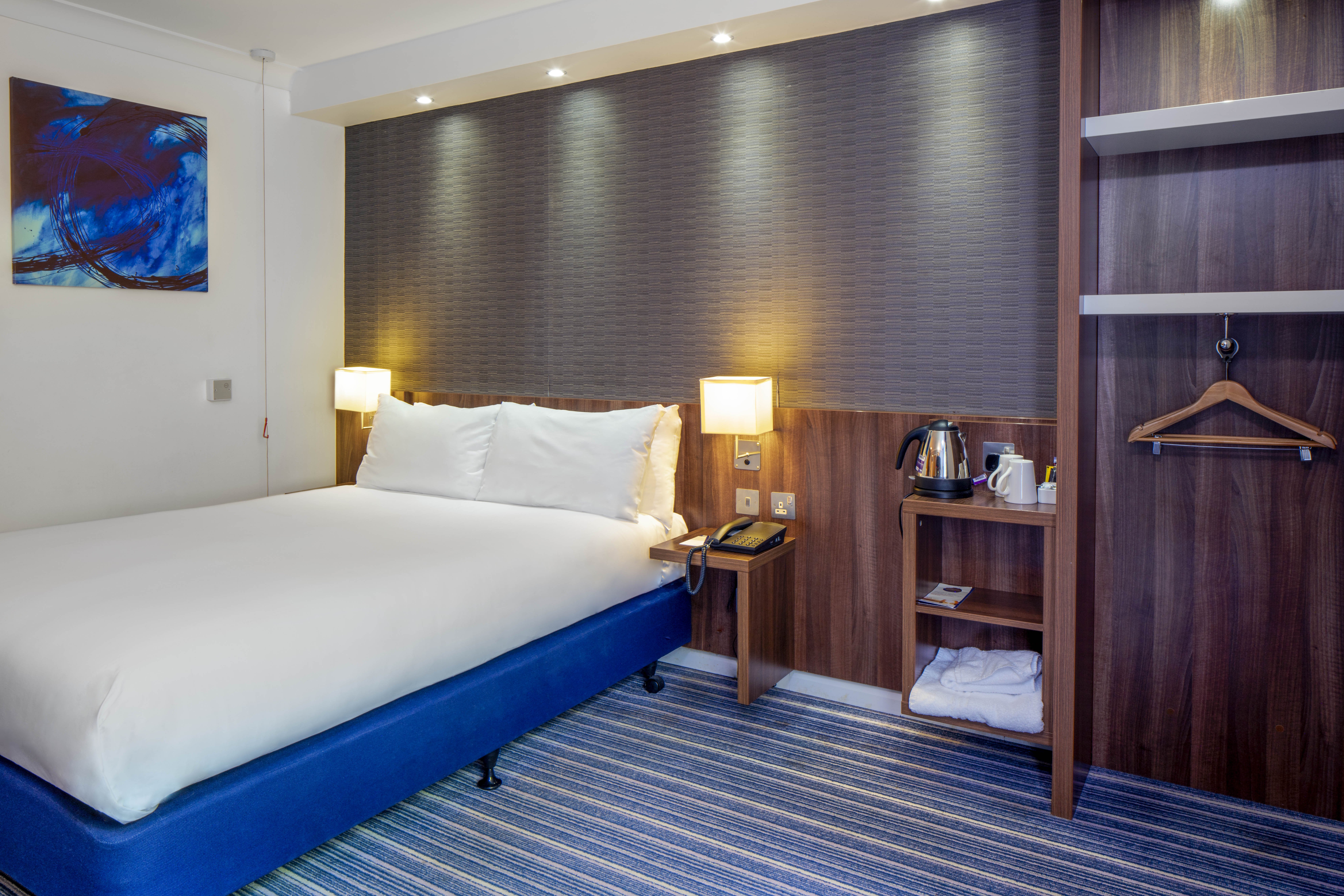HOLIDAY INN EXPRESS YORK 24/72