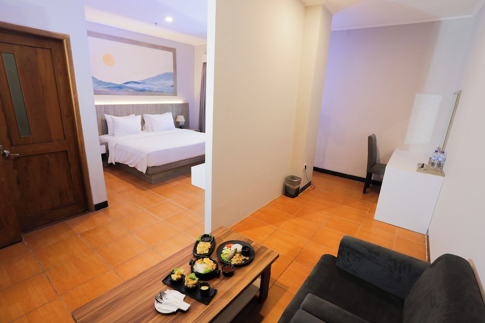 Front One Hk Resort Semarang 28/49