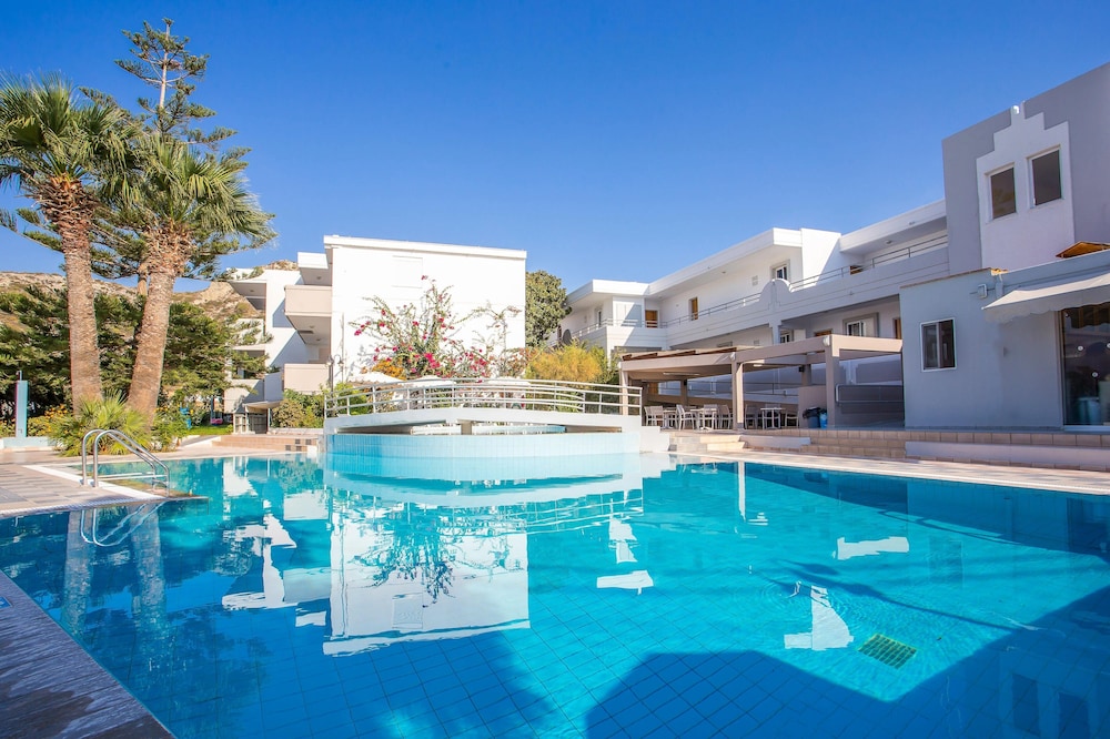 Irinna Hotel Apartments