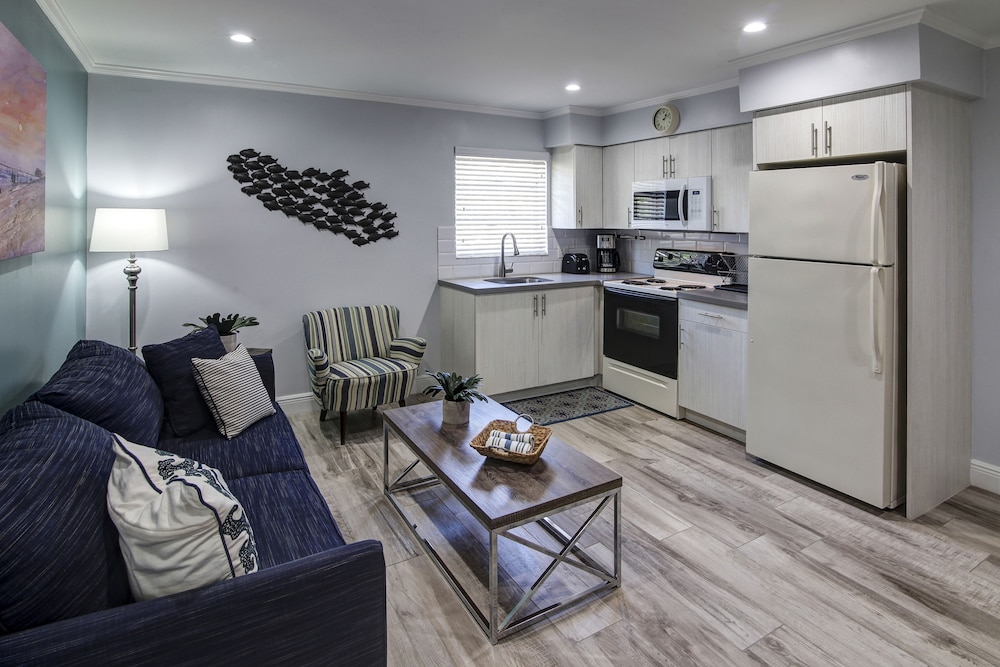 May Dee Suites 36/67