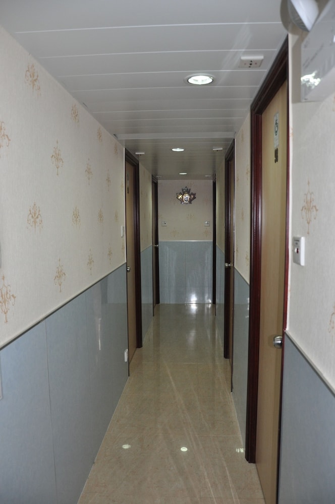 Dragon Hostel 9/66
