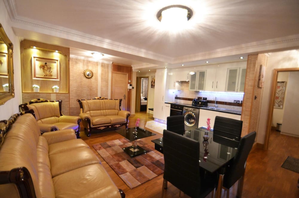 Hyde Park Suites 16/29