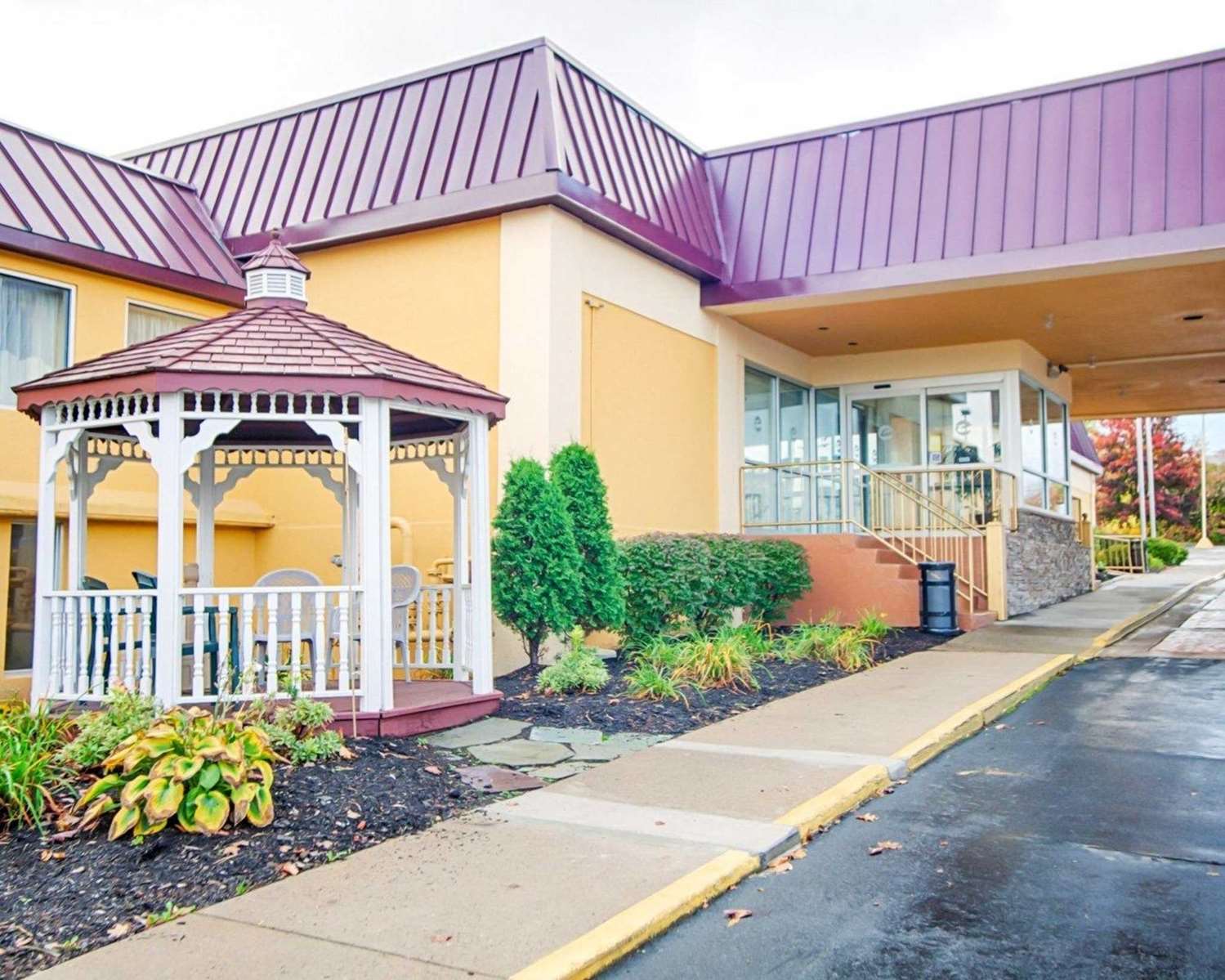 Quality Inn & Suites Syracuse Fairgrounds 27/27