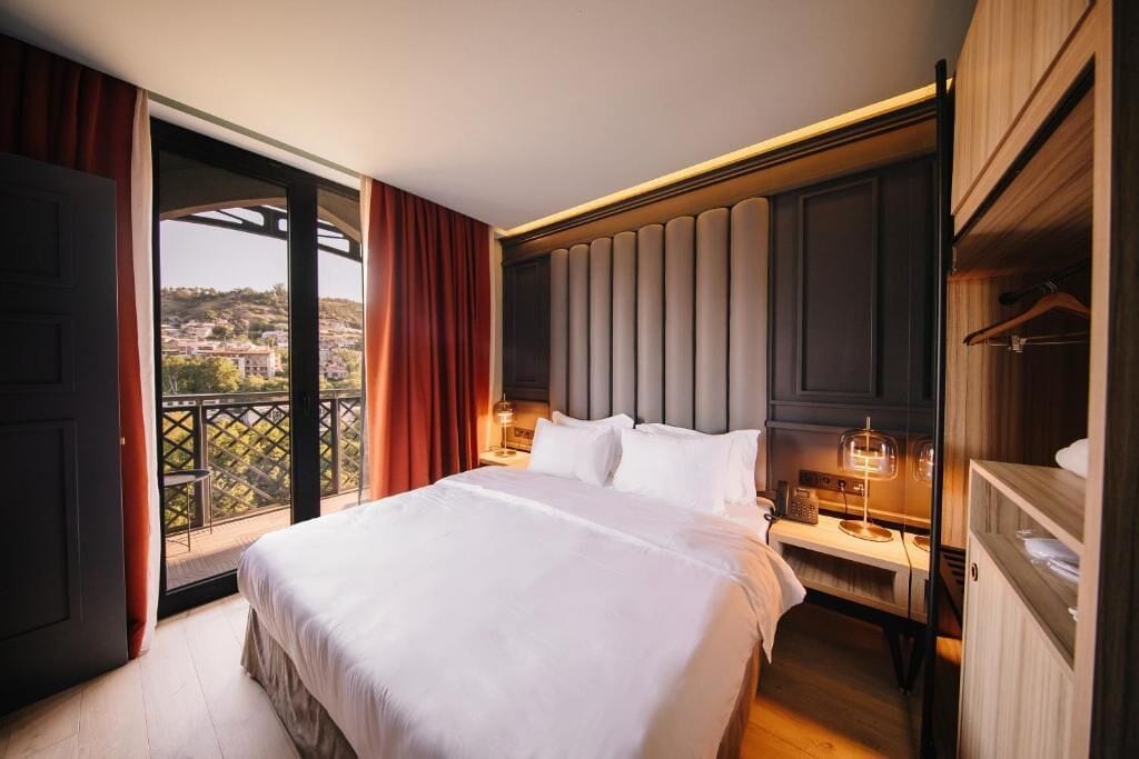STANDARD, DOUBLE BED, RIVER VIEW, BALCONY