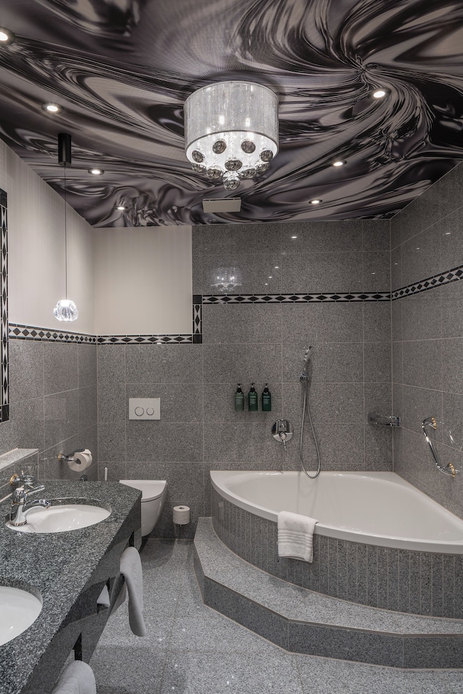 Suite, Double Bed, Parkhotel Adler 5/5