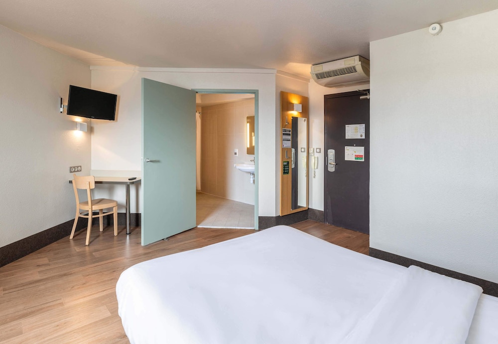 Room, Double Bed, Accessible