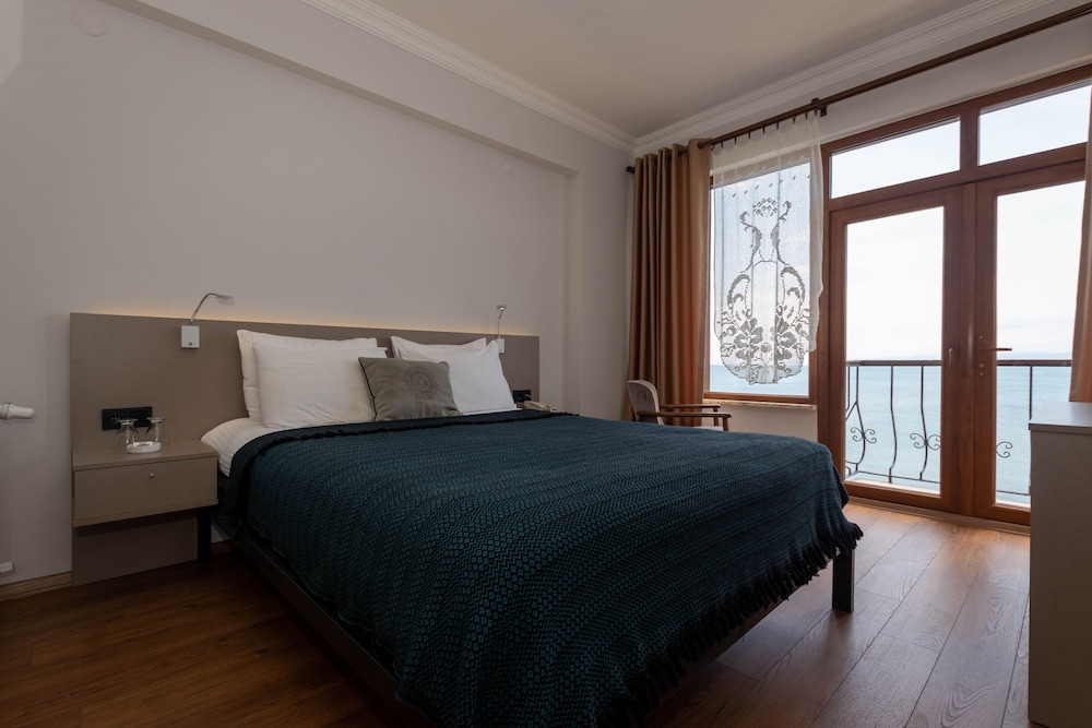 SINOP ANTIK OTEL 12/44