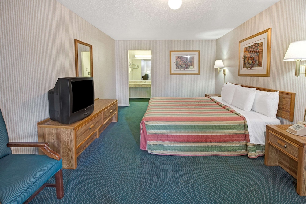 Knights Inn South Houston photo4