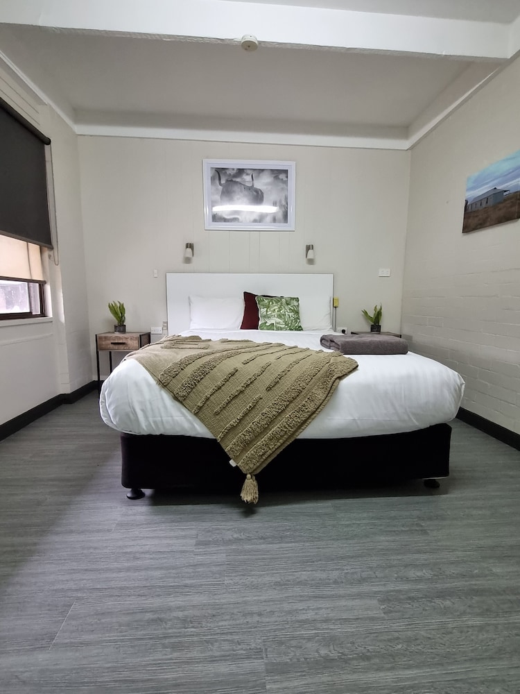 Standard, Queen Bed, Bidgee Motor Inn 2/5