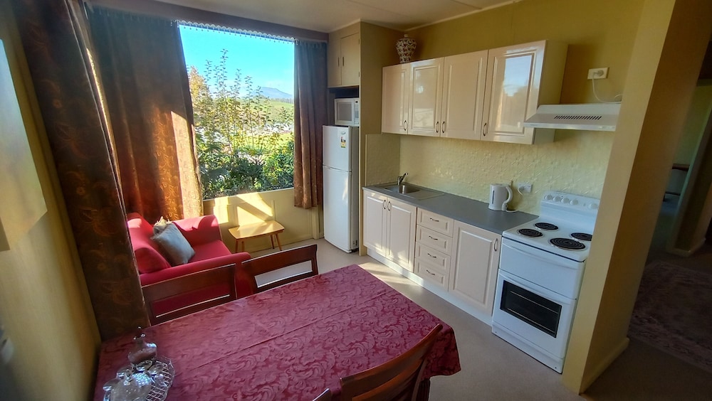 BLAKES MANOR DELORAINE 7/69