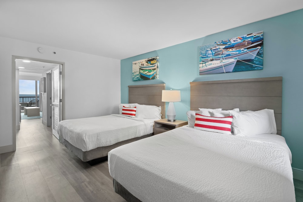 1 Bedroom, Pinnacle, Deluxe, Suite, Murphy Bed, 2 Queen Beds, Ocean Front, Sofa