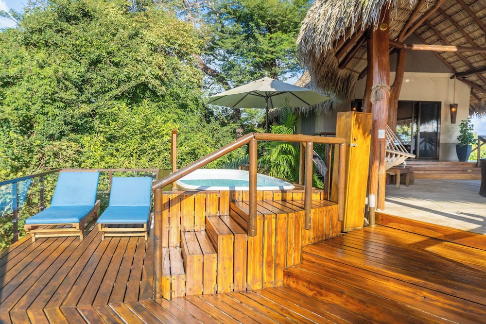 Isla Chiquita Glamping Hotel 20/50