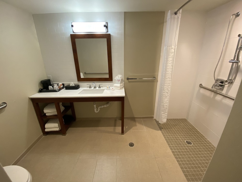 Comfort Suites Midland West 23/24
