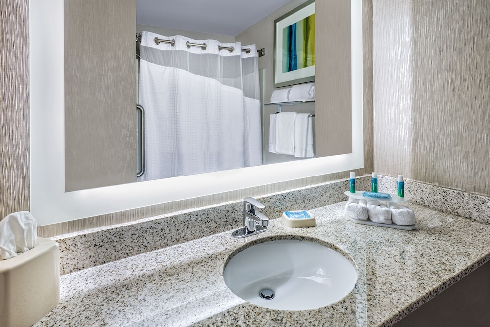 Holiday Inn Express Hotel And Suites Fort Worth Southwest I 20 24/56