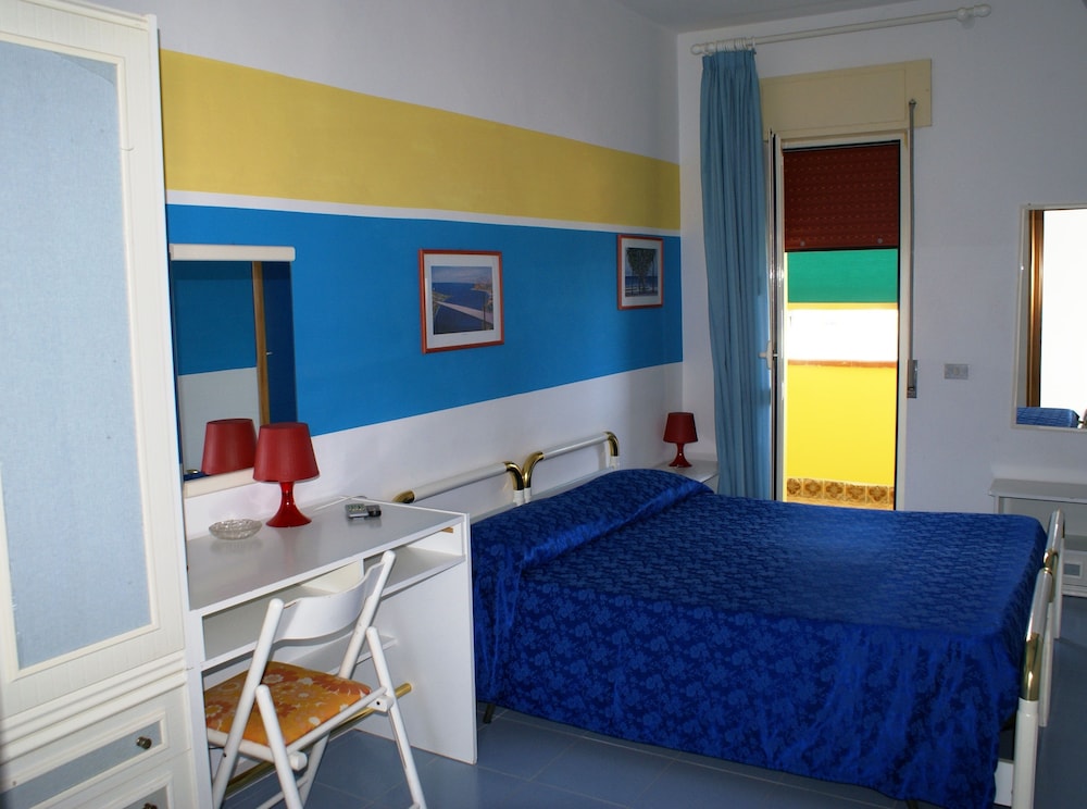 CRISTINA HOTEL 17/50
