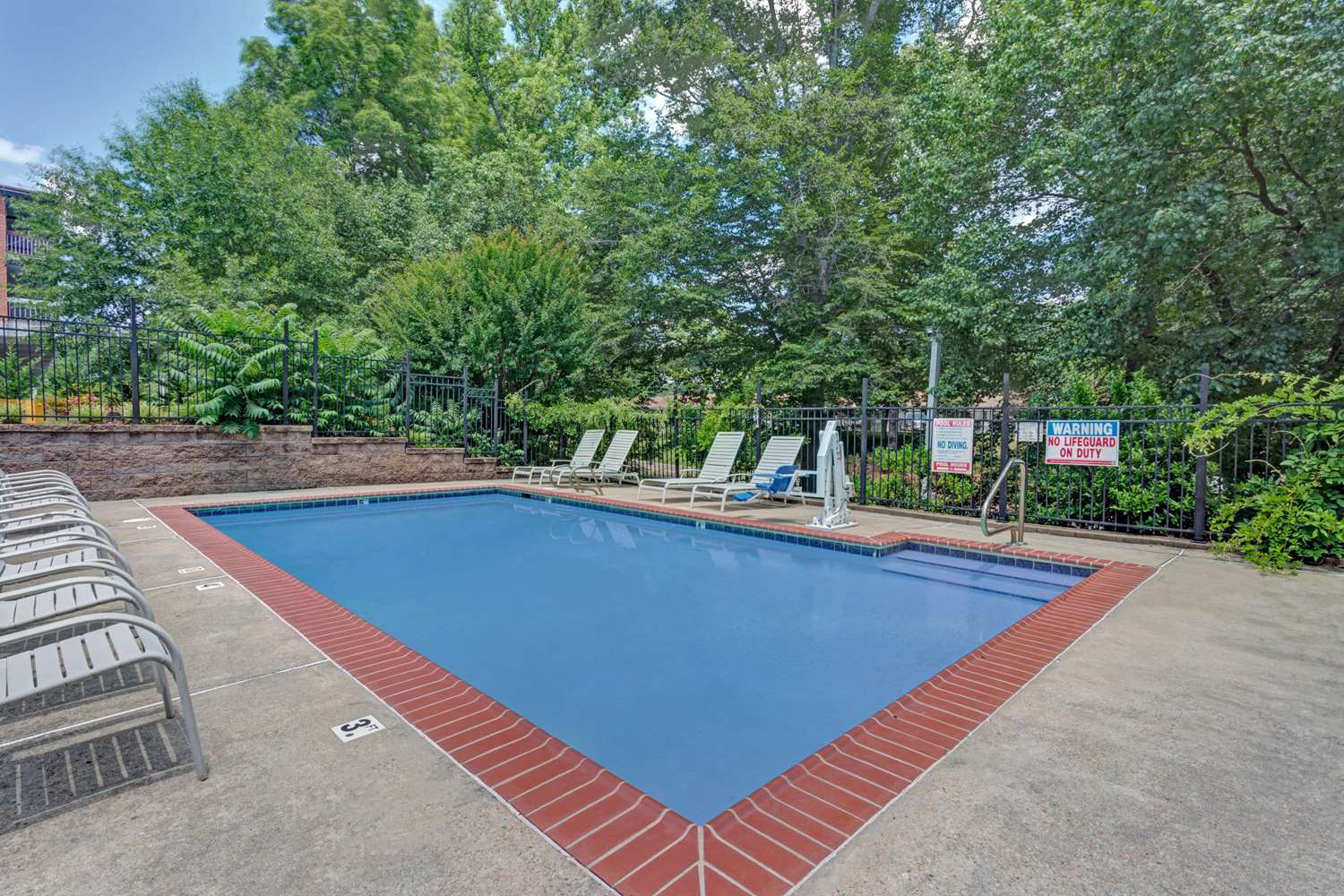 Travelodge By Wyndham Williamsburg Colonial Area 8/13
