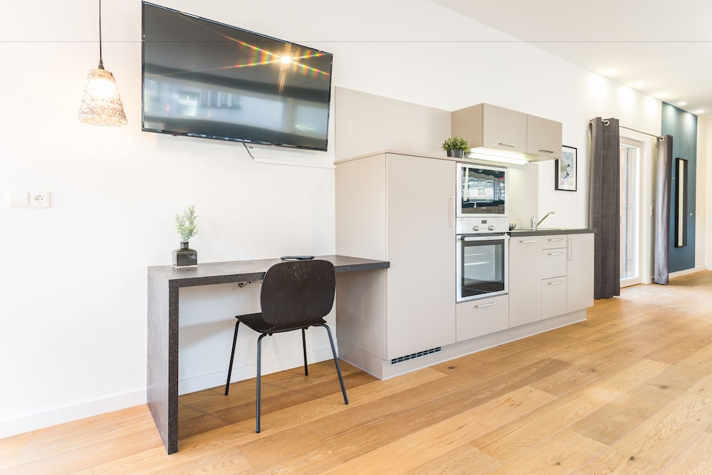 Room 4 Apartments 36/50