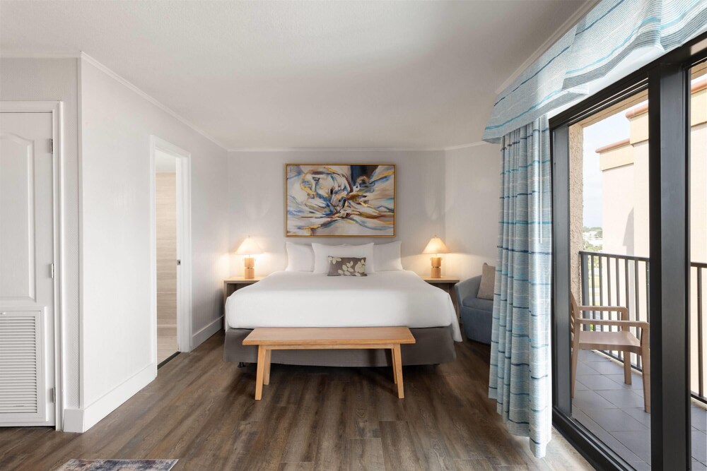 BAHAMA, STUDIO, KING BED, PARTIAL VIEW