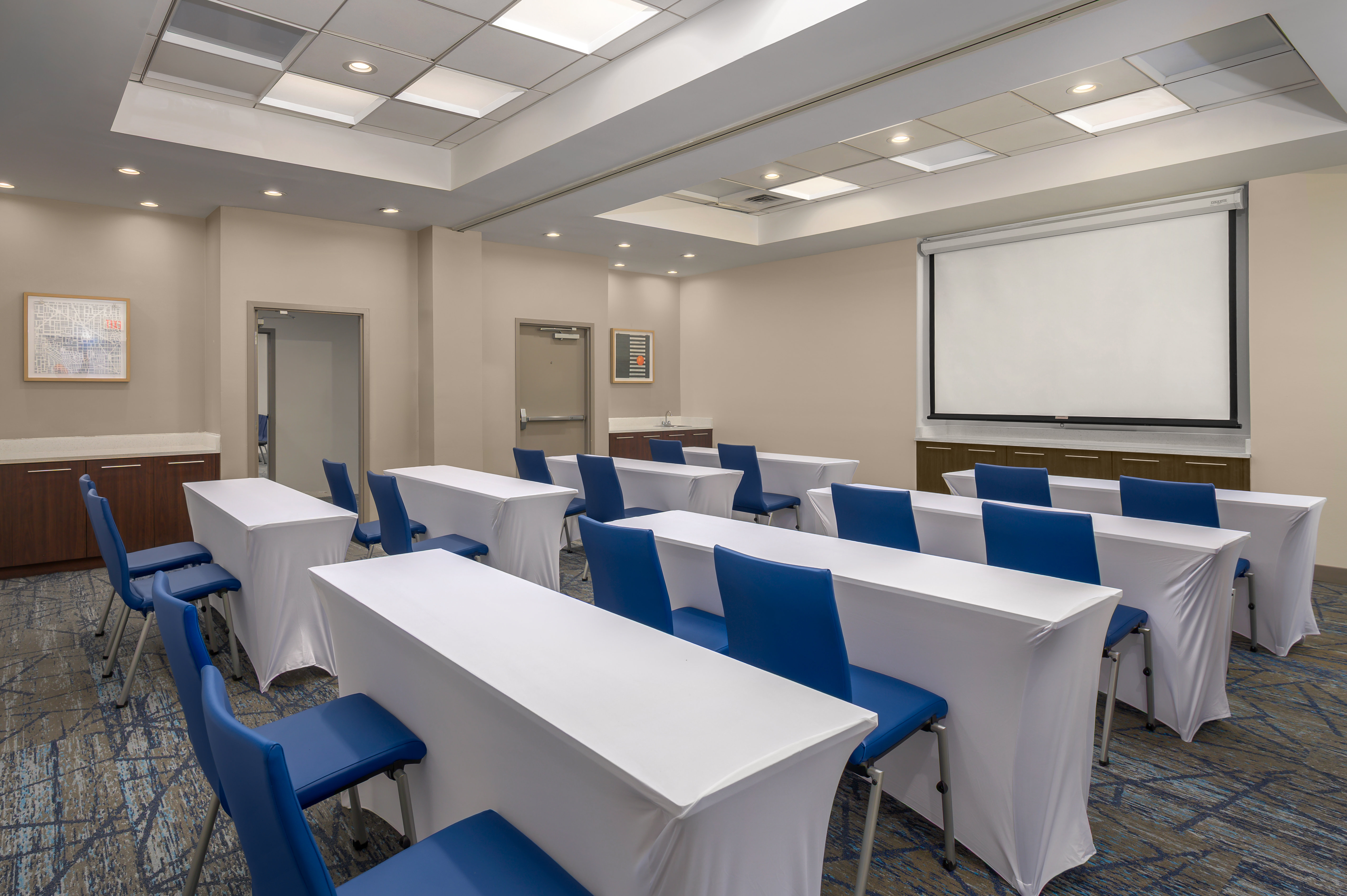 Holiday Inn Express and Suites Kendall 63/77