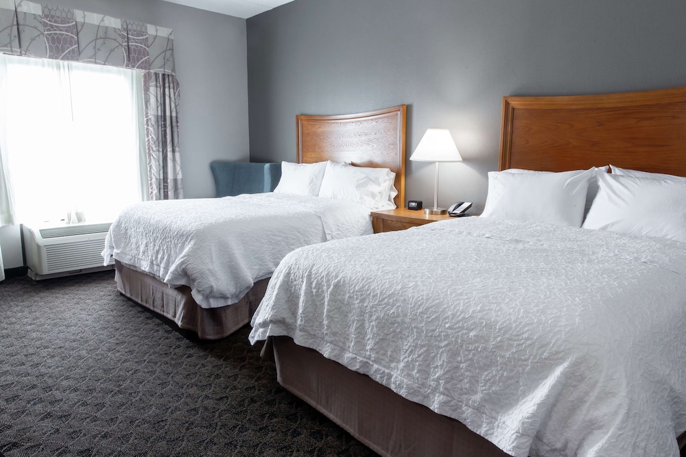 Hampton Inn & Suites Chesapeake-Square Mall 13/41