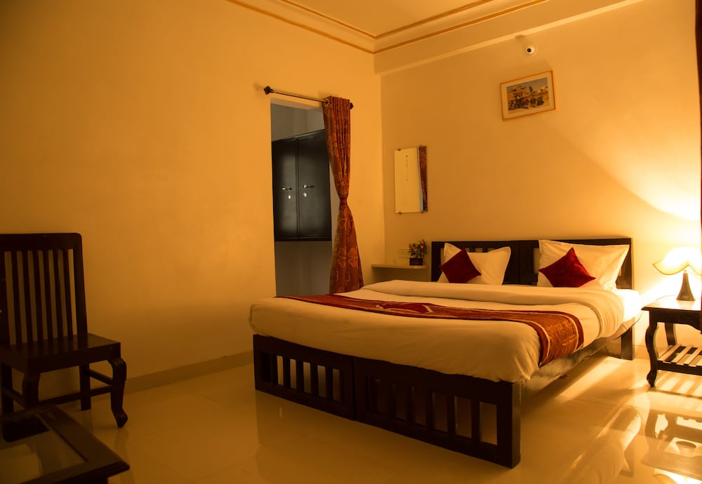 Hotel Nahargarh Palace 11/18