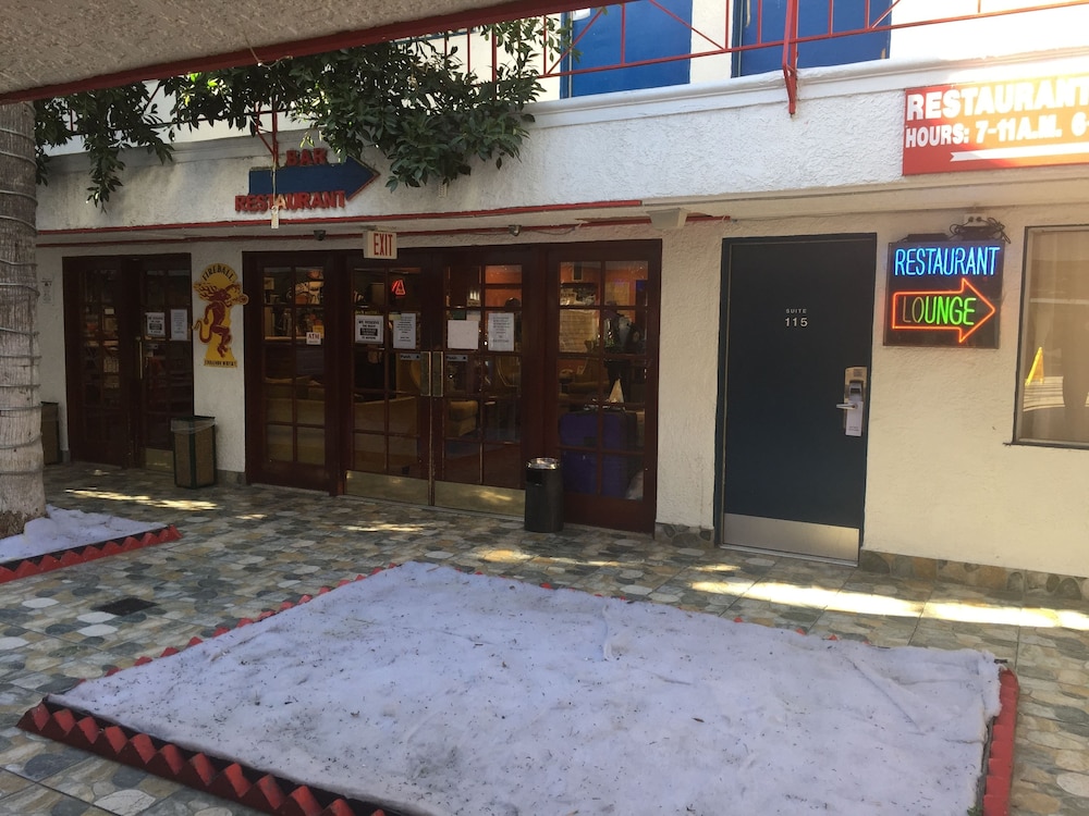 Tradewinds Allsuites Hotel 25/33
