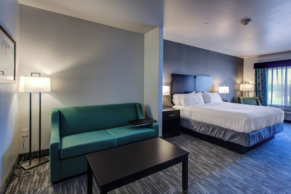 Holiday Inn Express & Suites Gatesville N. Ft Hood 26/65