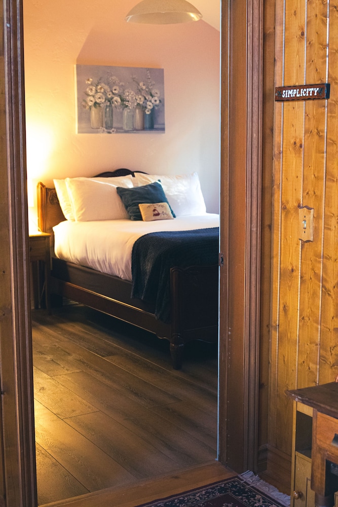 Tucker Peak Lodge 43/64