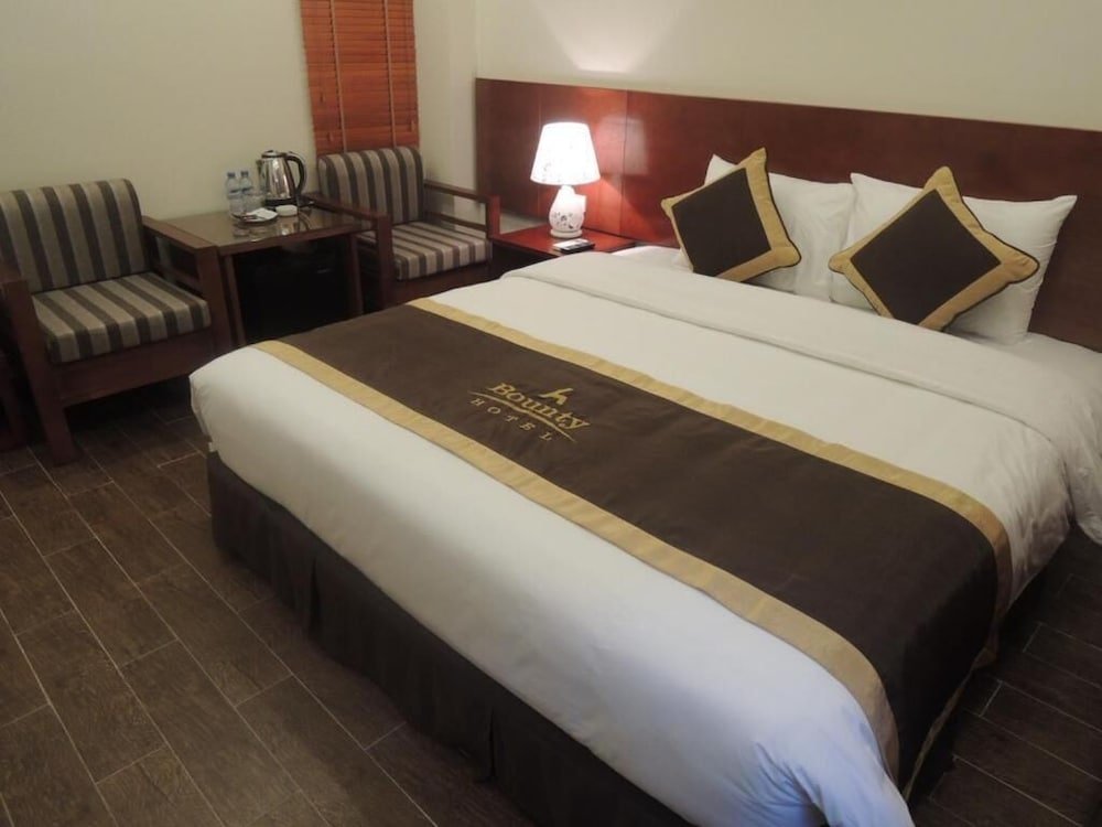 Bounty Hotel 22/67