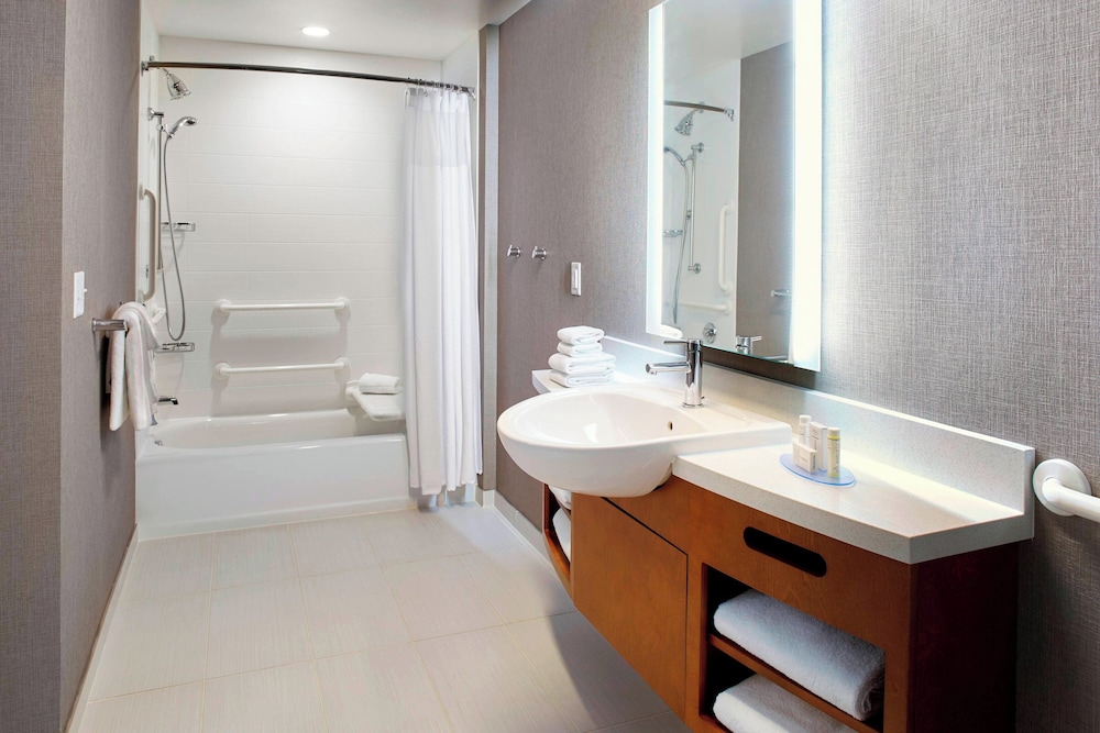 جناح بسرير كينج مع أريكة، Springhill Suites Dayton Beavercreek 2/3