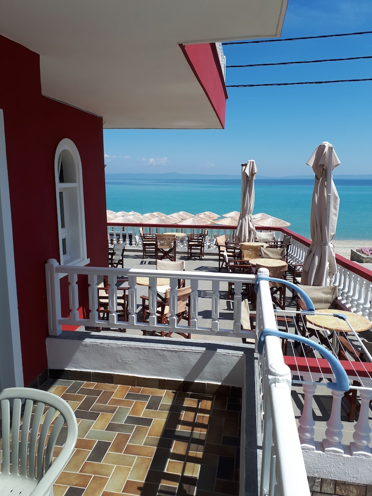 Summer Beach Hotel 32/46